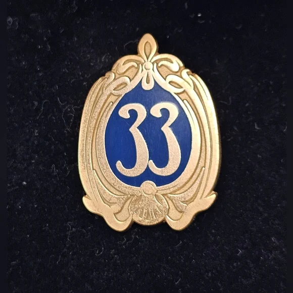 Disney Gold and Blue Club 33 Pin - Picture 4 of 7